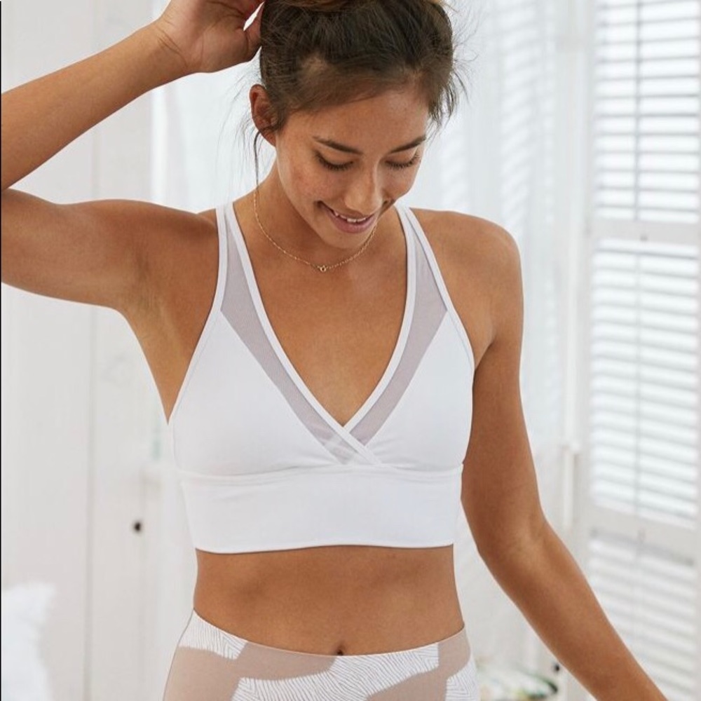 New with tags Aerie sports bra in BLACK!! Large